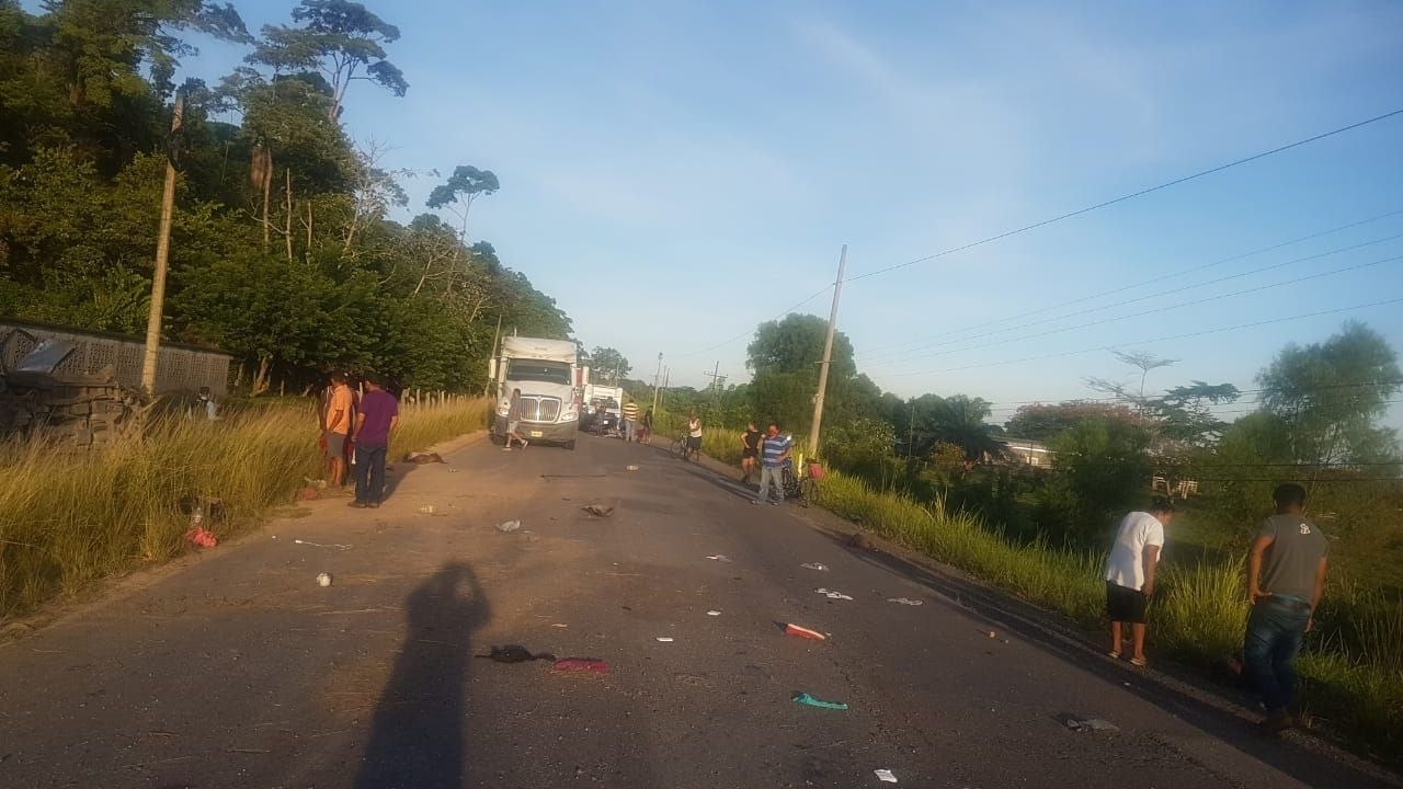 Cinco personas fallecidas y tres heridas deja fatal accidente en carretera en La Ceiba