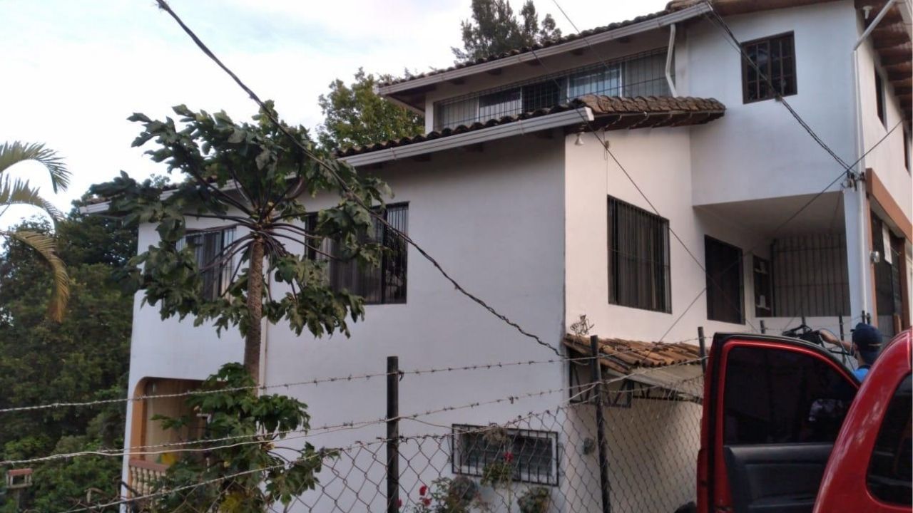 Mujer muere tras caer del cuarto piso de un edificio en Santa Lucía