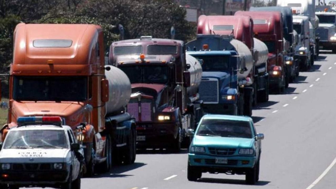 Transportistas hondureños bloquean frontera con Guatemala: "no dejaremos pasar camiones con placa chapina"