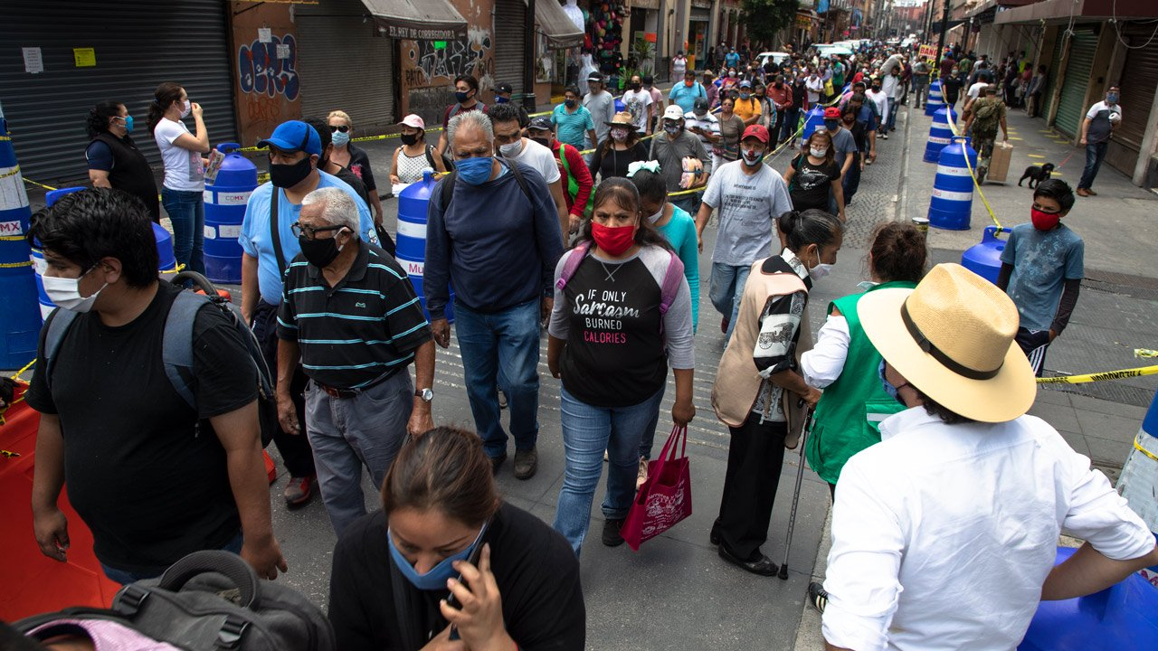 México supera los 385 mil  contagios y cifra de muertes por covid-19 llega a 43,374