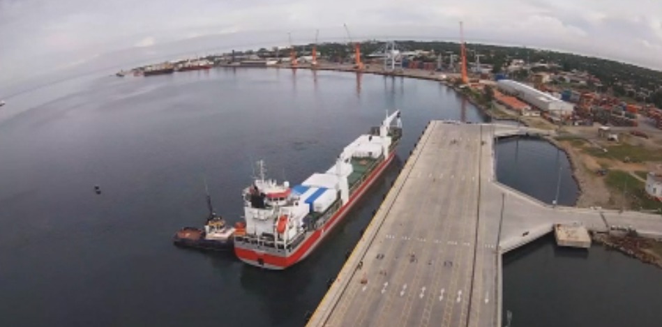 Al menos seis horas tardará desembarque de buque donde llegaron los dos hospitales móviles a Puerto Cortés