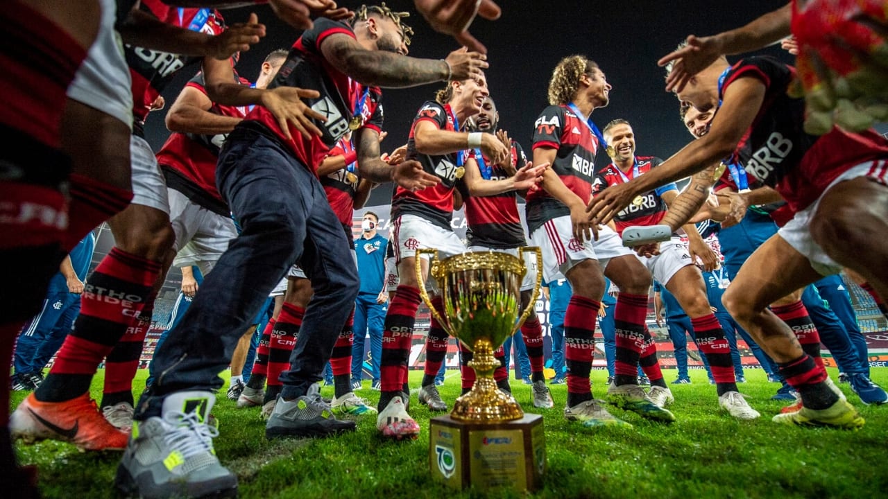 Flamengo se proclama campeón carioca al vencer al Fluminense