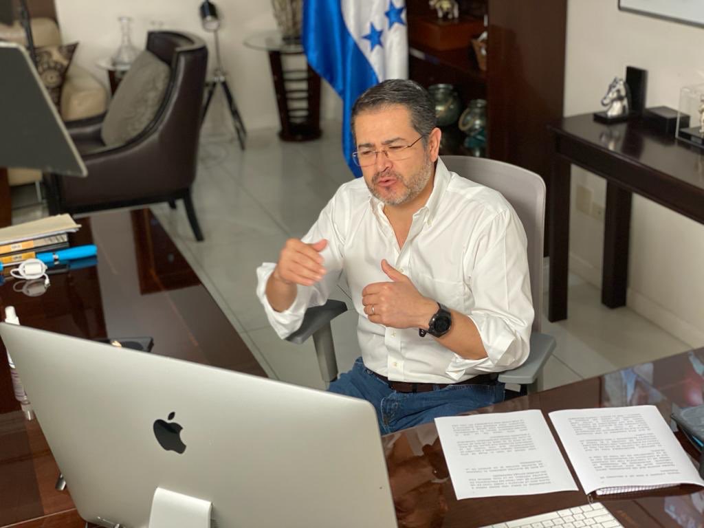 Presidente Hernández firma decreto que da prórroga en el pago de los impuestos
