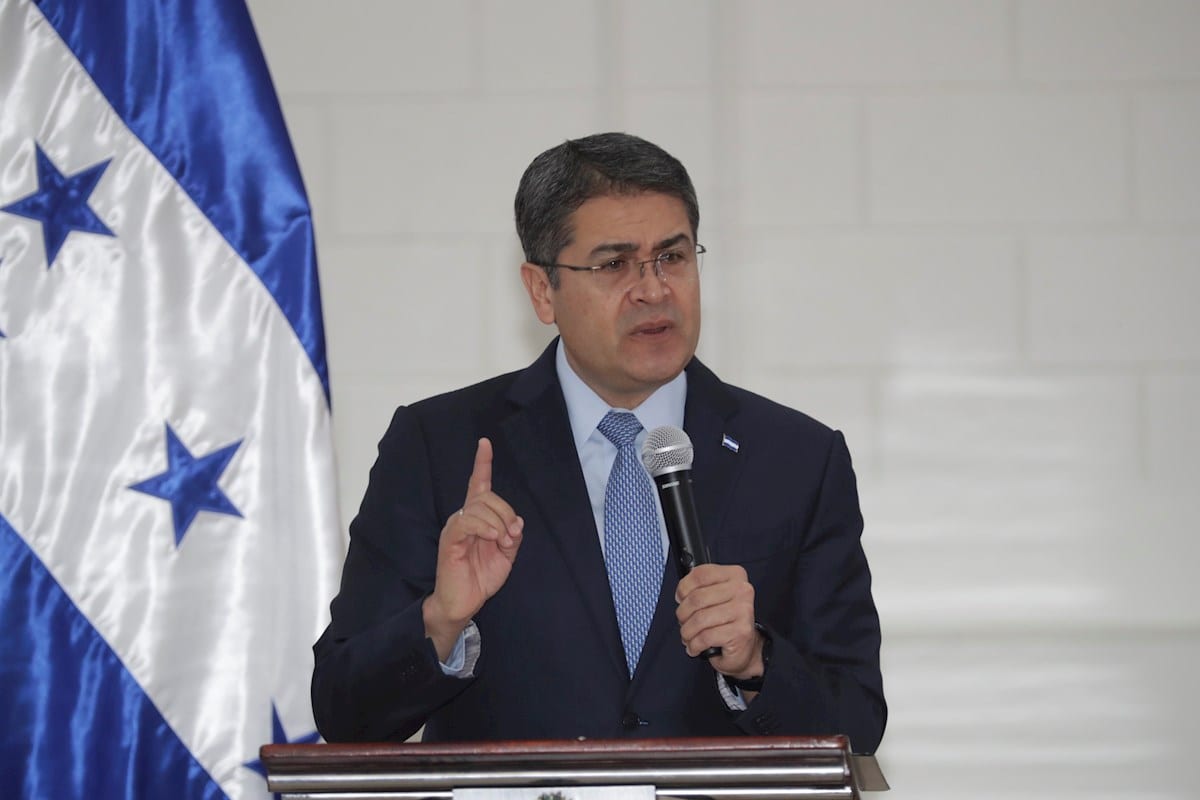 Nacionales y extranjeros deben rendir cuentas sobre manejo de fondos en la crisis, advierte Juan Orlando Hernández