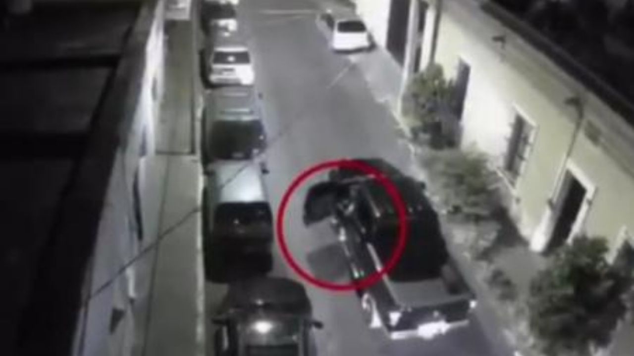 Supuestos policías mexicanos asesinan a un hombre y luego le aplastan la cabeza con un vehículo