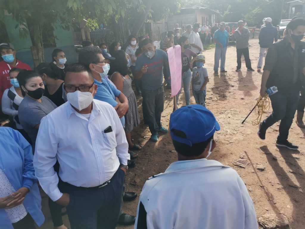 Los habitantes del sector se reunieron la mañana del miércoles para exigir el proyecto. 