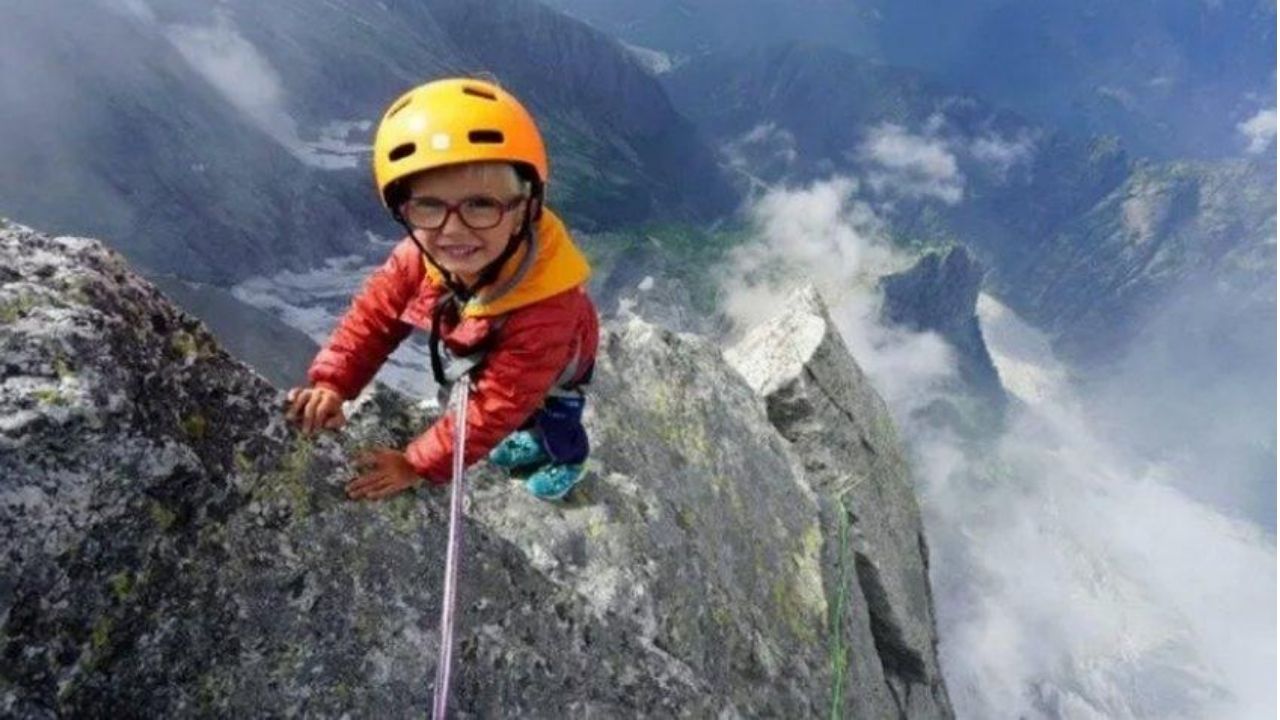 Niño de 3 años es la persona más joven en escalar montaña de más de tres mil metros de altura