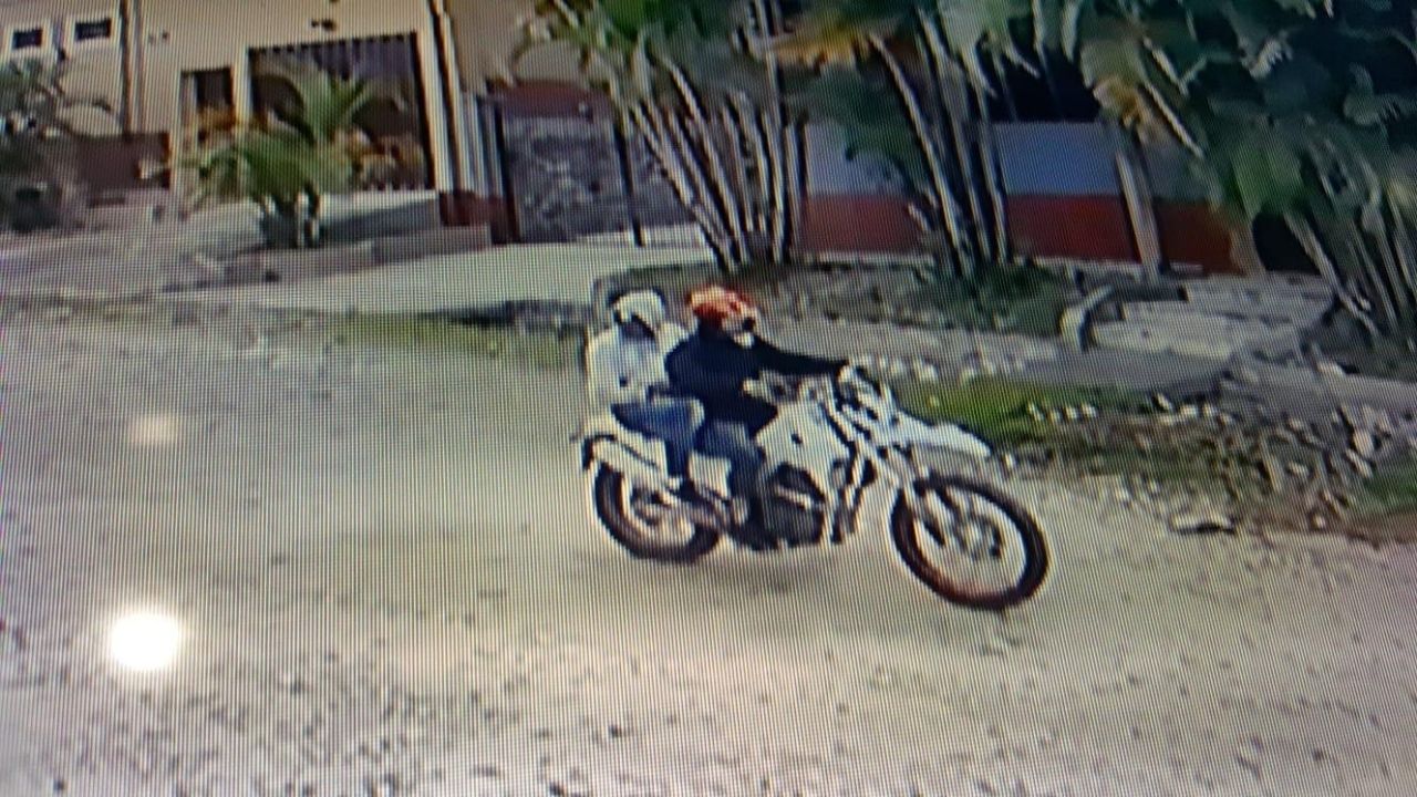 A bordo de una moto, asaltantes mantienen intimidados a pobladores en Siguatepeque, mira el vídeo