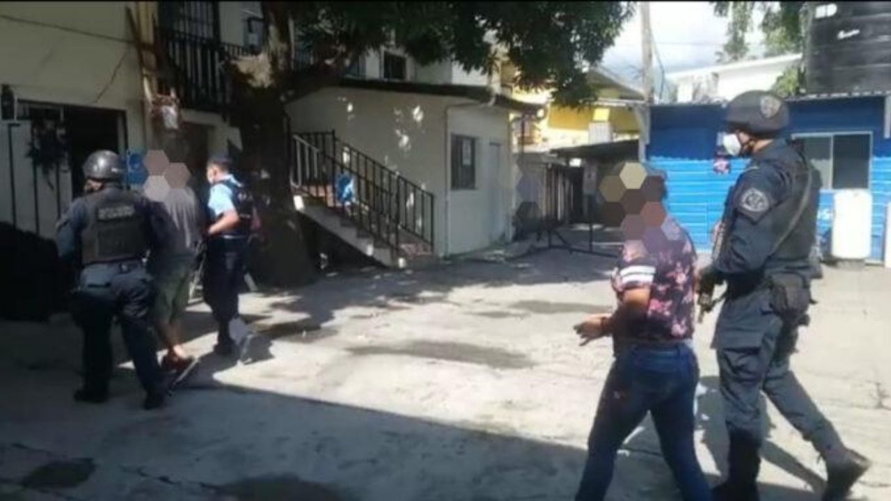Capturan pareja que engañaba a hondureños con documentos falsos para laborar en Estados Unidos