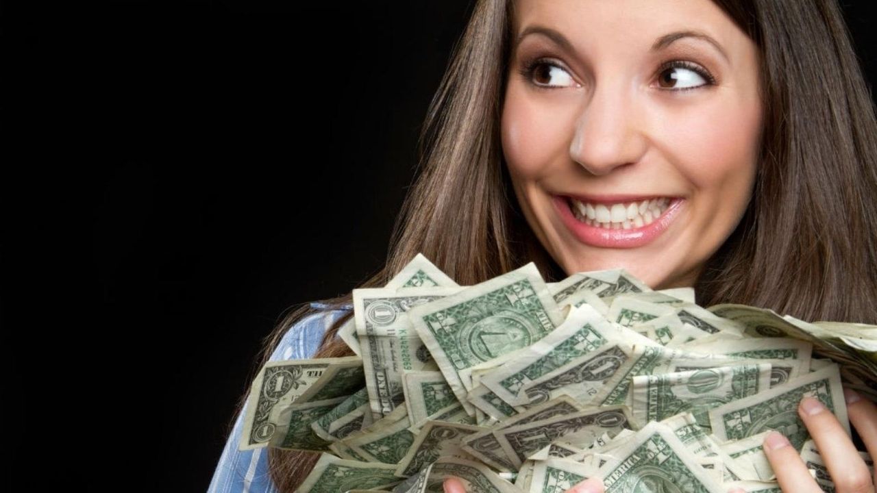 Estudio revela cuál es la cantidad exacta de dinero para que una persona sea feliz, ¿la tienes?