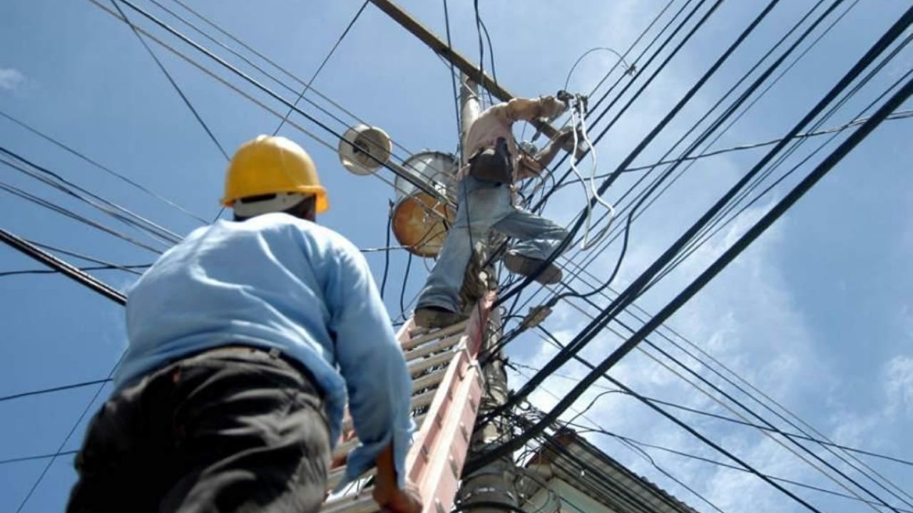 EEH identifica 4 empresas y una municipalidad robando energía eléctrica, conozca cuáles son