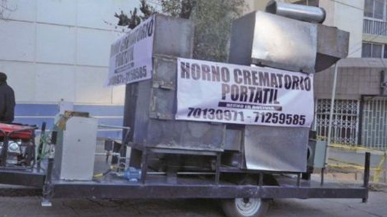 Fabrican hornos crematorios portátiles en Bolivia ante el colapso de las funerarias