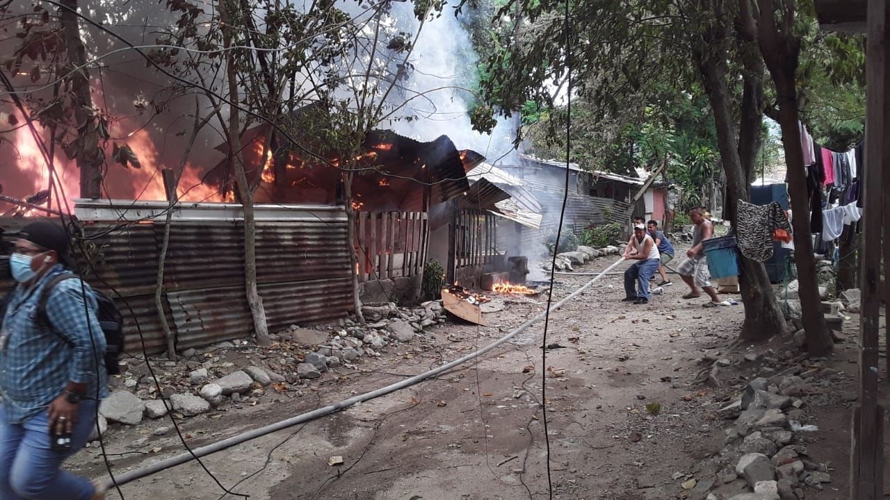 Incendio consume ocho casas y deja en la calle a más de 40 personas en San Pedro Sula