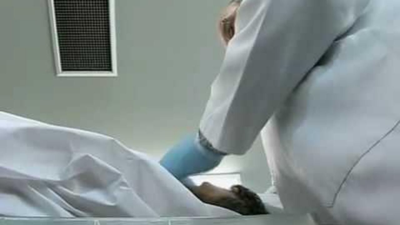 Paramédicos declaran muerta a una joven, pero revive en plena funeraria