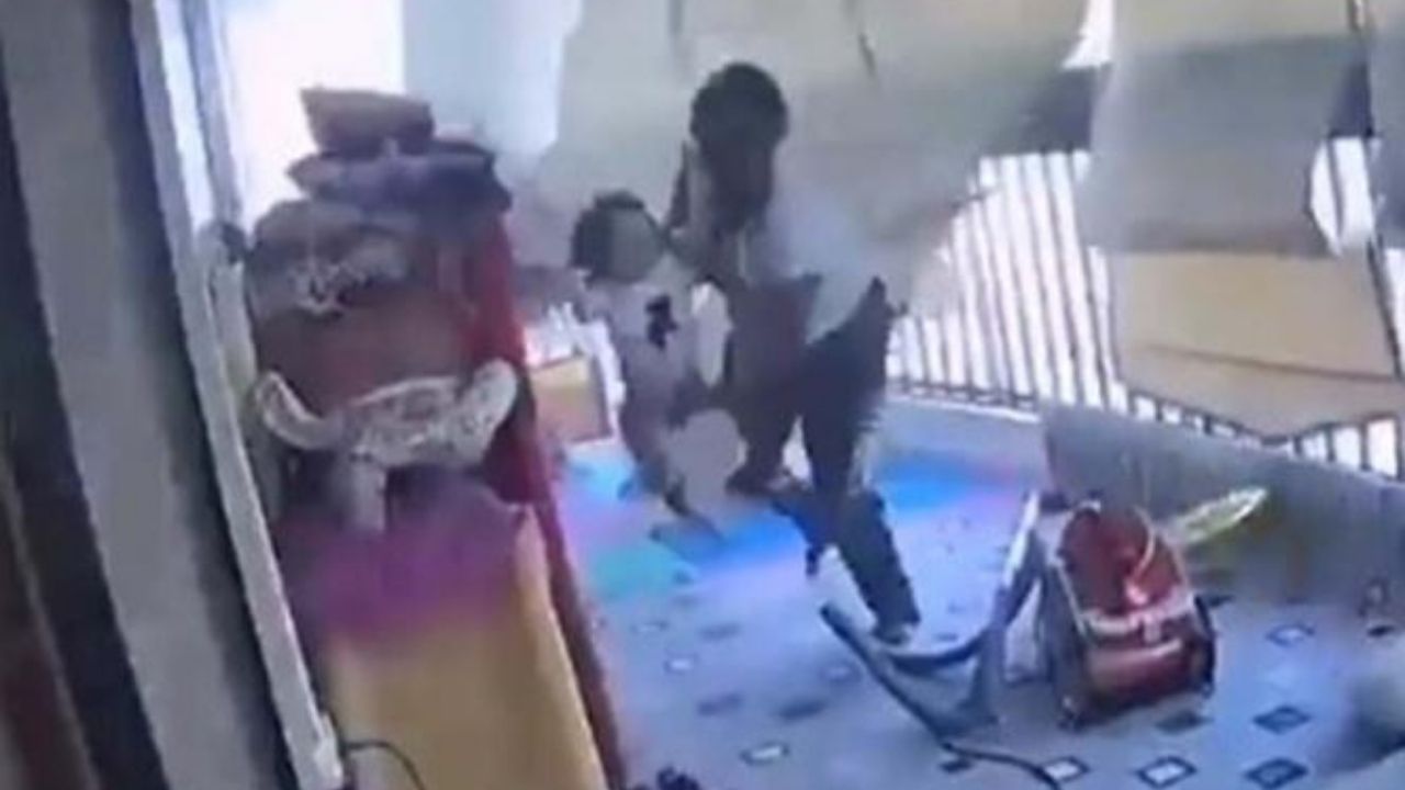 Madre protege a su hija de 3 años de explosión en Líbano, tenemos el vídeo