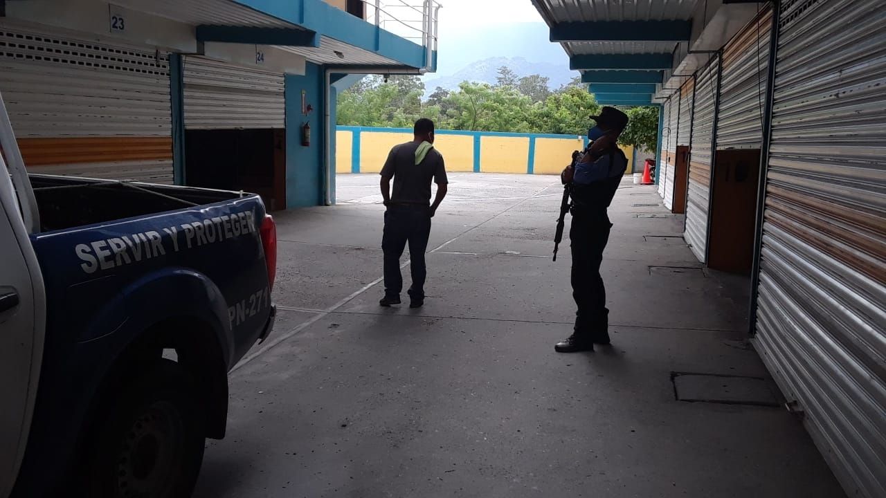 Parejas exigen devolución de dinero tras cierre de moteles en San Pedro Sula por incumplir toque de queda
