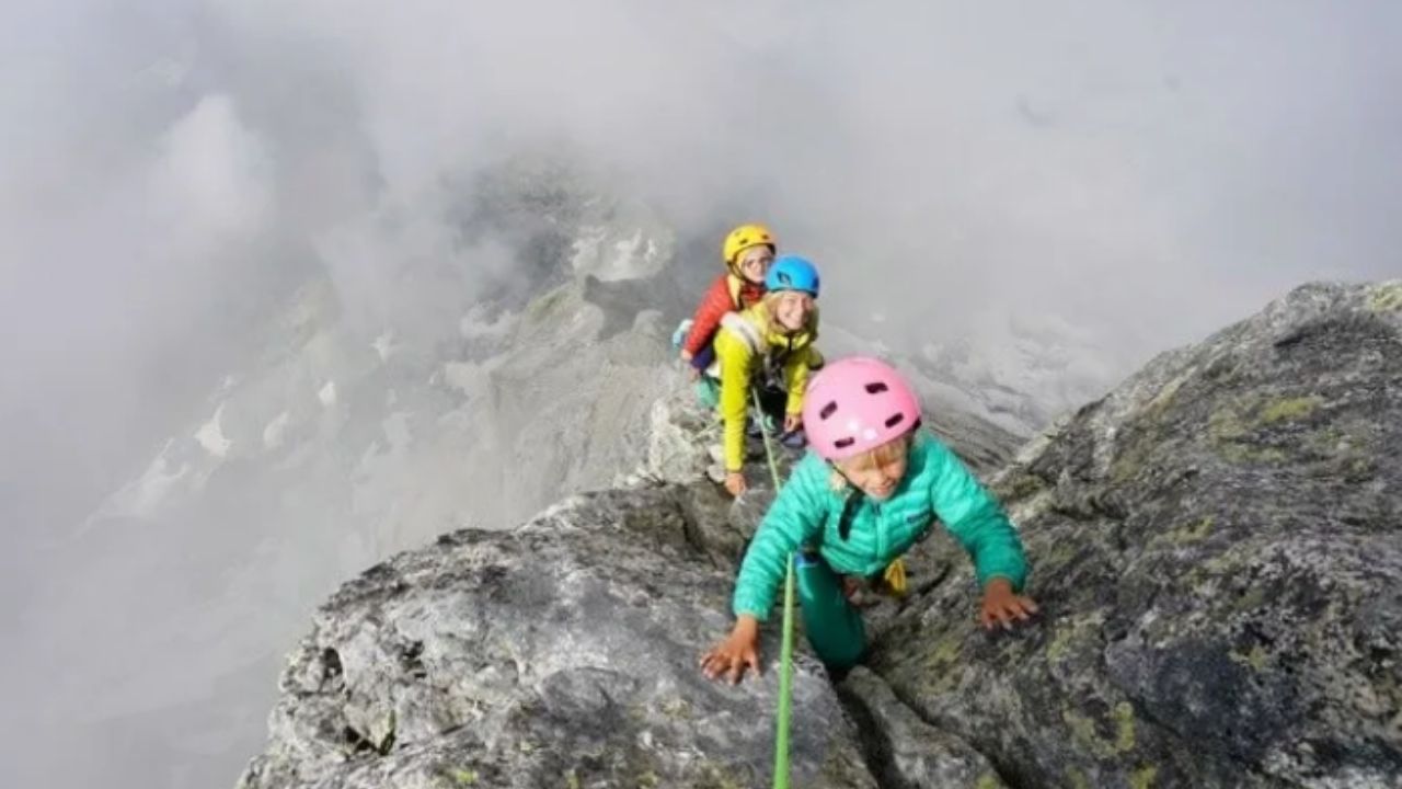 Niño de 3 años es la persona más joven en escalar montaña de más de tres mil metros de altura