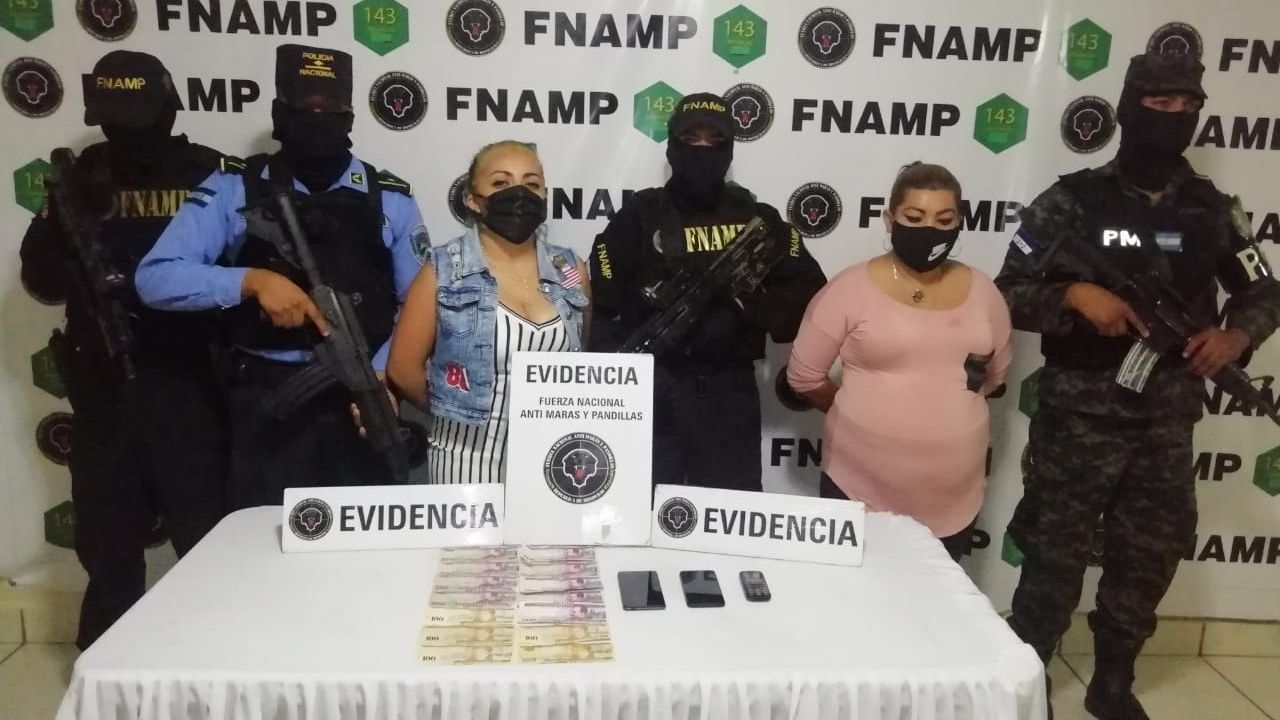 Capturan dos extorsionadoras de la Pandilla 18 supuestas parejas de cabecillas presos