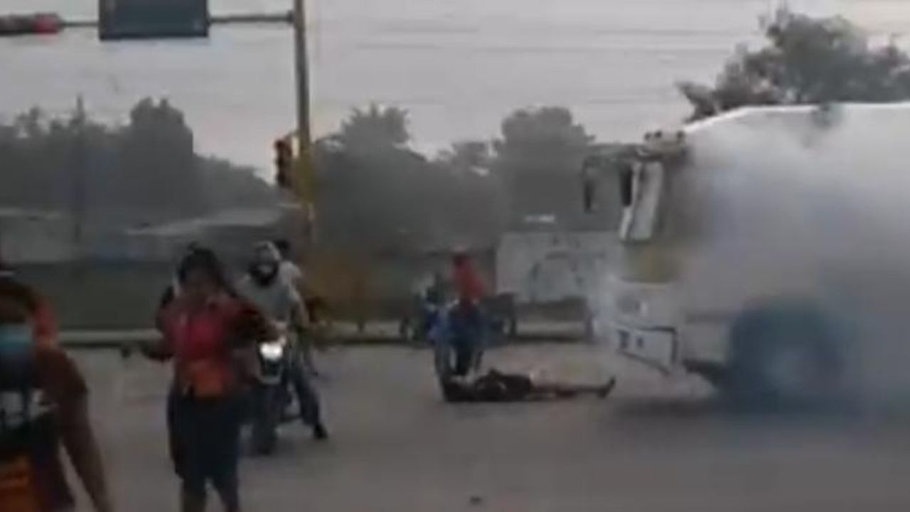 Al menos 15 personas resultaron afectadas por bomba lacrimógena lanzada por un policía hondureño en un bus