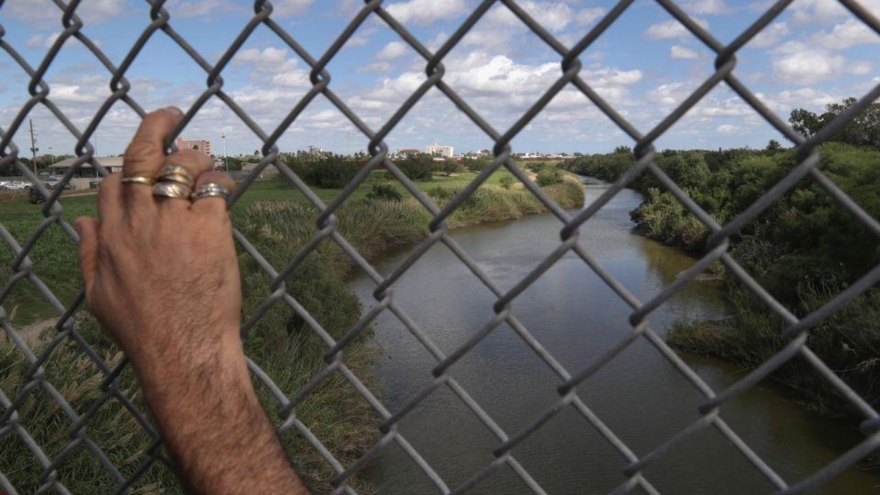 Muro flotante: así funcionaría el nuevo bloqueo que impulsa Donald Trump contra indocumentados