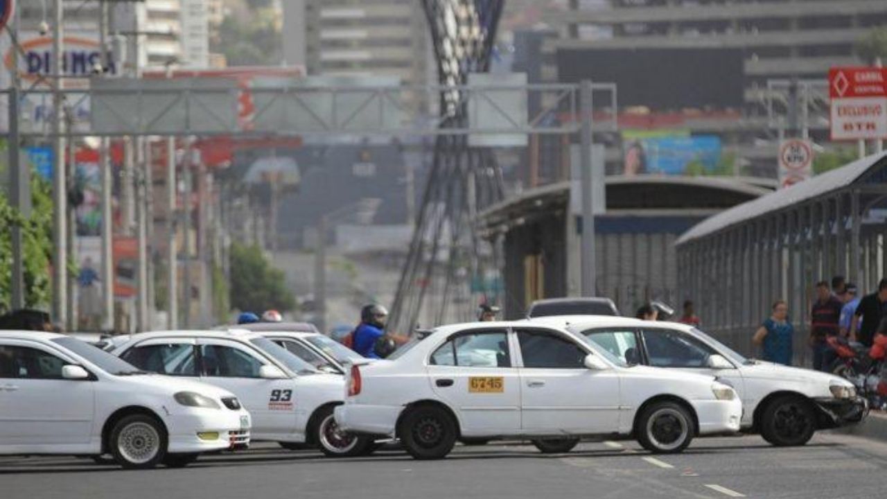 Al menos 50 taxis fueron autorizados para retomar operaciones en la capital hondureña