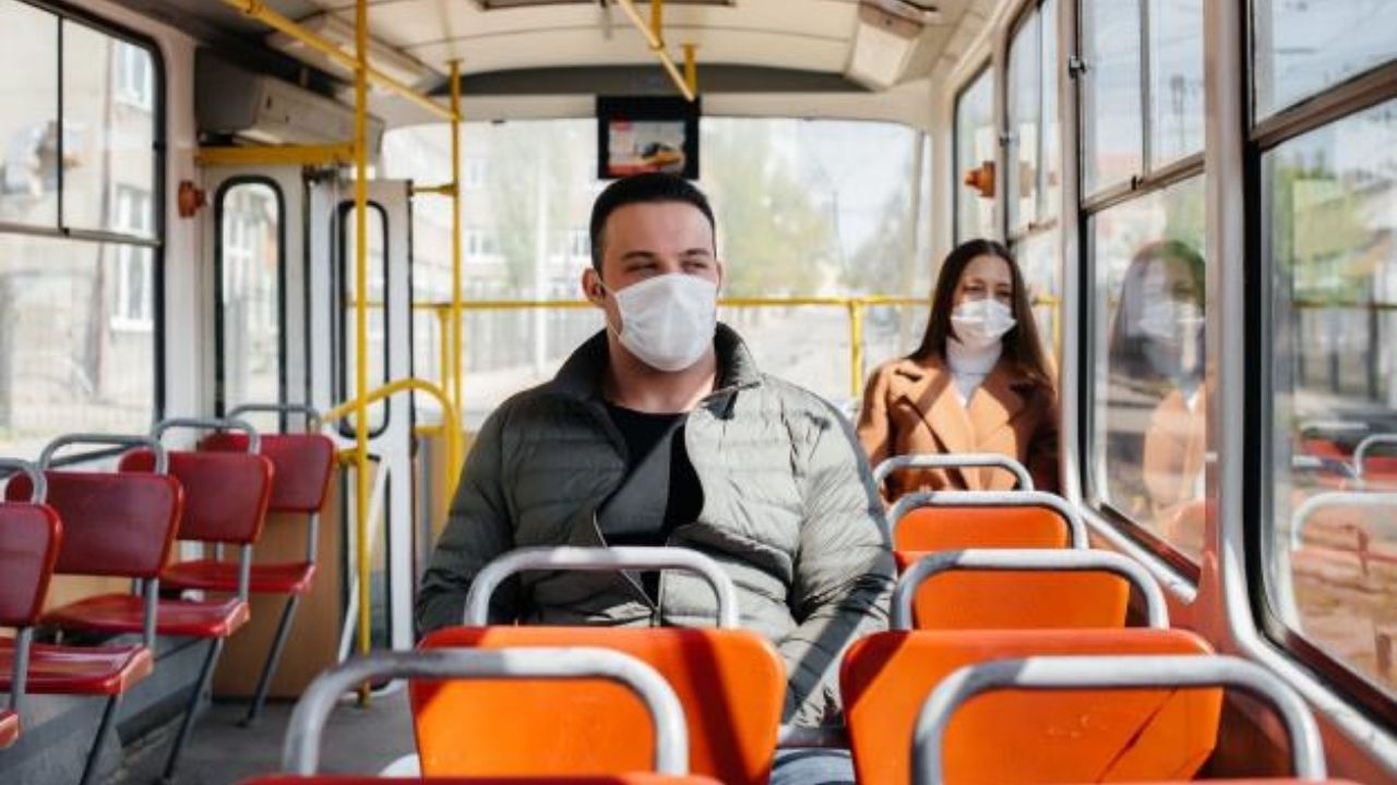 ¿Cómo protegerse del covid en el transporte público? Estos consejos te serán útiles
