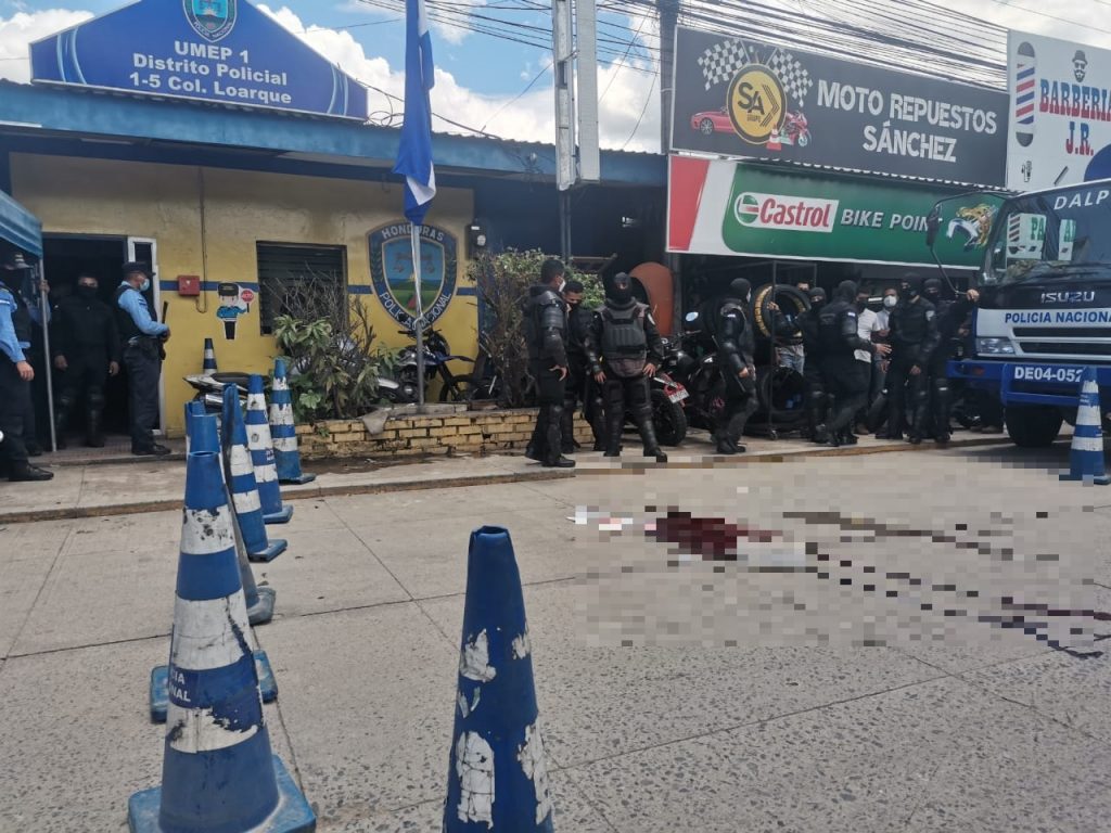 El hecho se suscitó frente a posta policial.