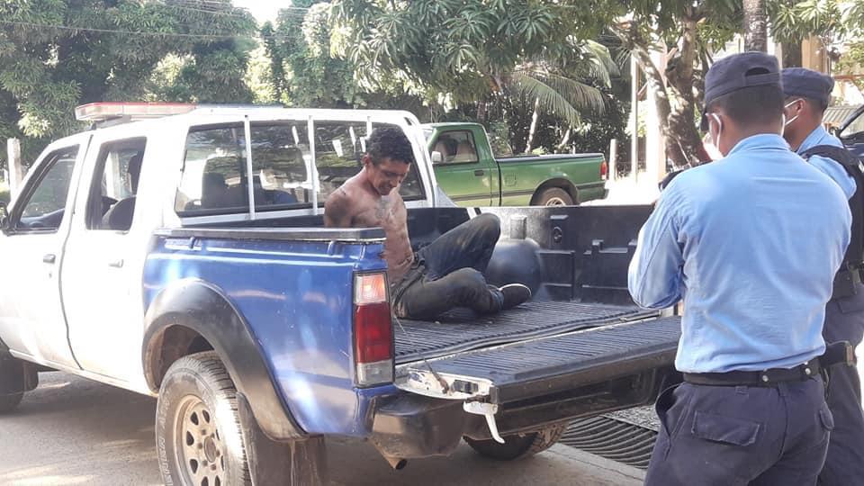 Hombre quería robar en una vivienda en Roatán, pero recibe una dura lección