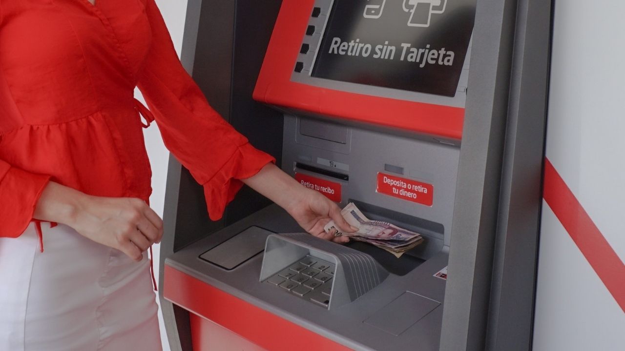 ¿Cómo retirar dinero sin tarjeta en un ATM? Podcast Finanzas Personales, capítulo 1