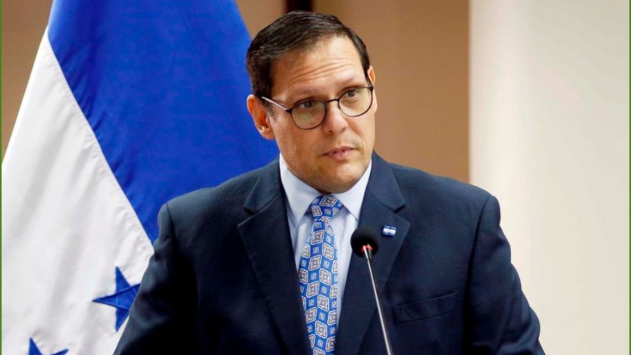 Honduras no tiene aviso sobre un suministro de la vacuna rusa contra el covid Sputnik V, dice Lisandro Rosales