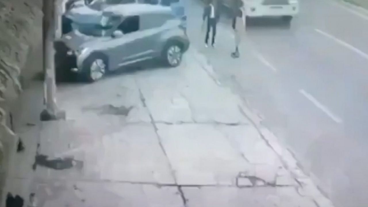 Motociclista mata a un mariachi al realizar una mala maniobra y todo queda grabado