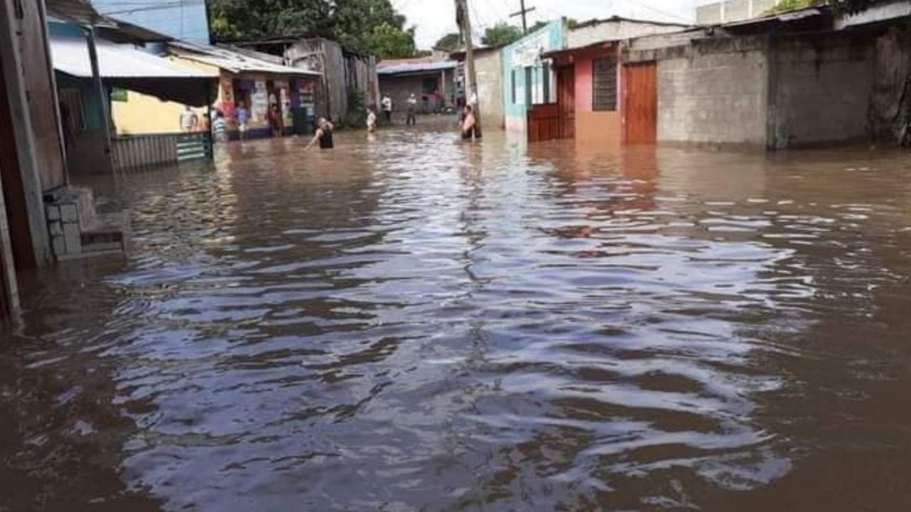 Por deslizamiento y desbordamiento extienden alerta amarilla para seis departamentos de Honduras