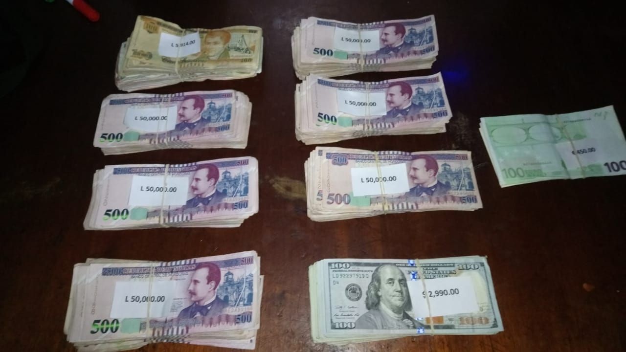 Detienen a pareja en posesión de miles de lempiras, dólares y euros en el norte de Honduras