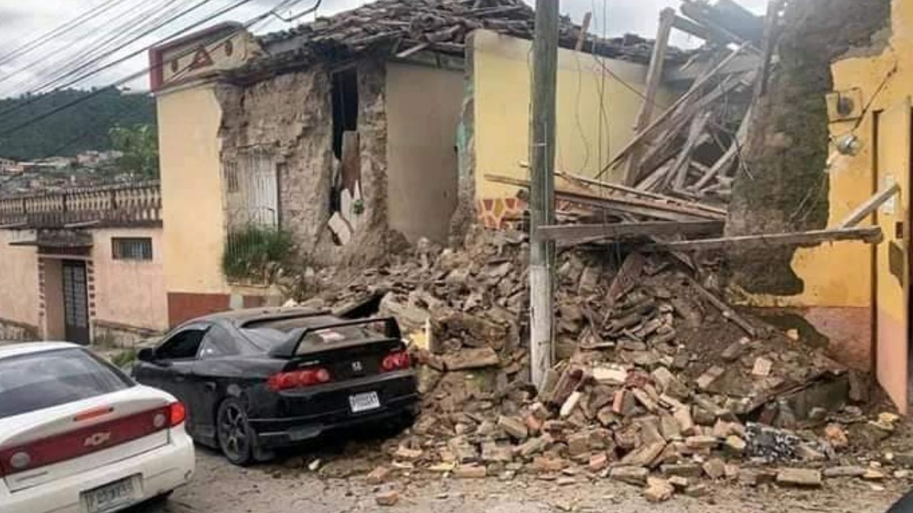 Lluvias provocan caída de un muro perimetral en la ciudad de Santa Rosa de Copán