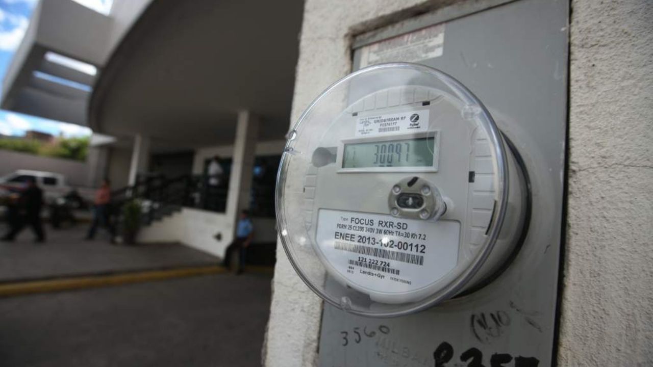 Abonados de la ENEE serán multados por daños o robo del medidor de consumo de energía en Honduras