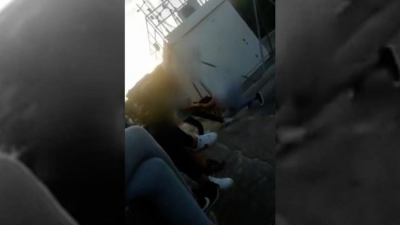 Joven recibe brutal paliza en España, mientras otras solo grababan la agresión