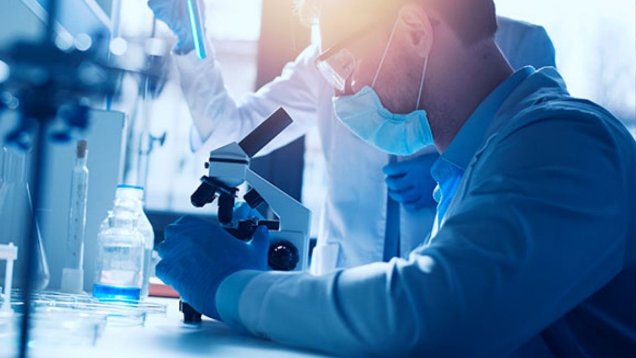 ¿Por qué los anticuerpos empeoran síntomas de covid-19?, lo explican científicos