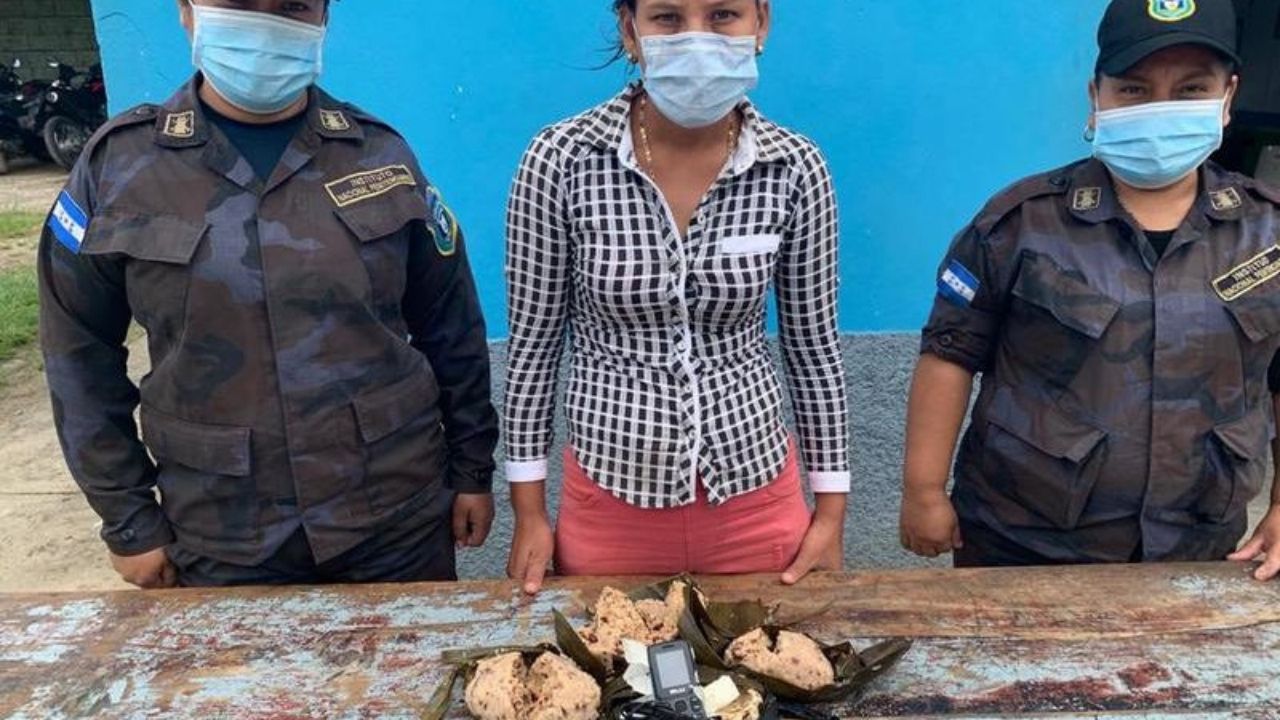 Hondureña intenta ingresar teléfono oculto en un  'tamal' en centro penitenciario en Gracias