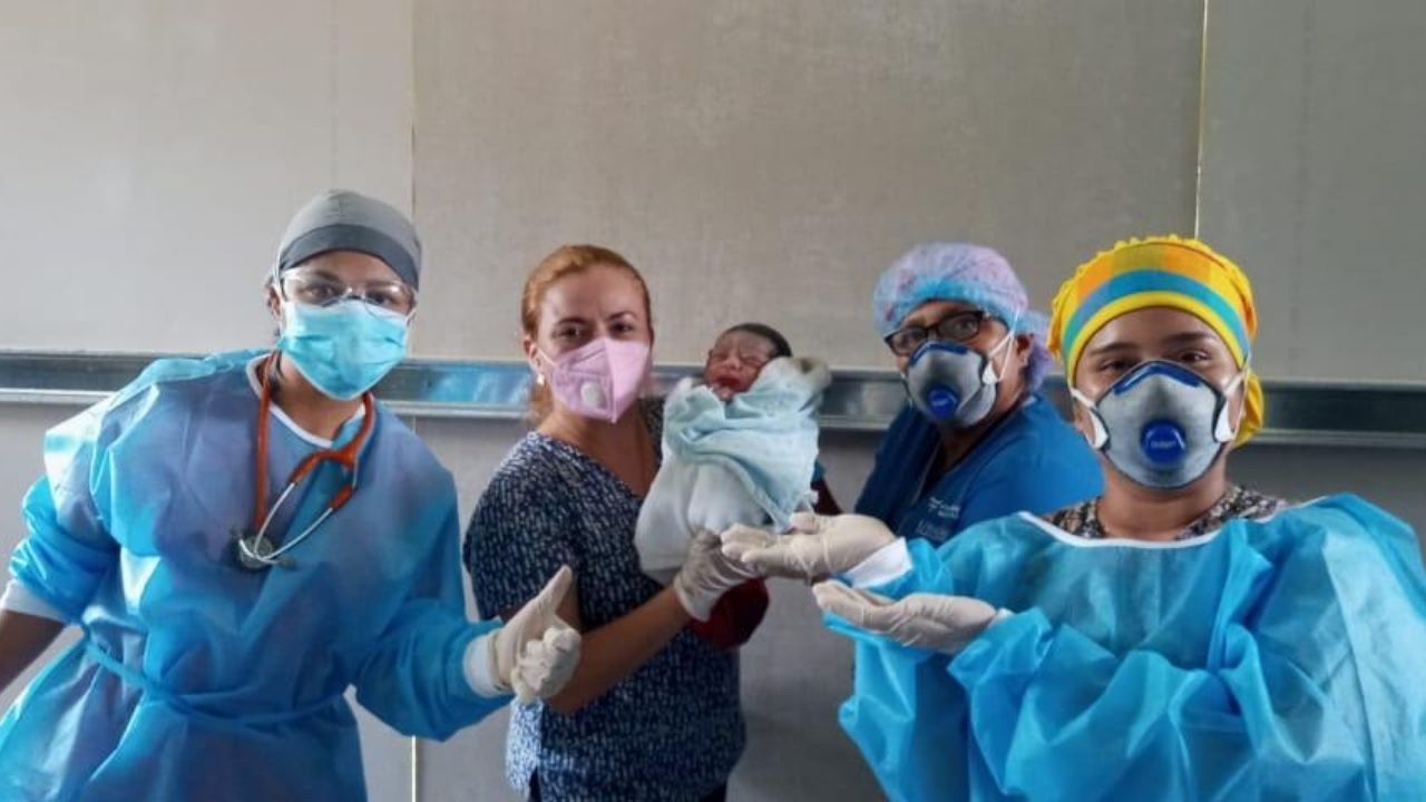 Hondureña dio a luz en centro de triaje al momento que buscaba atención médica en Yoro