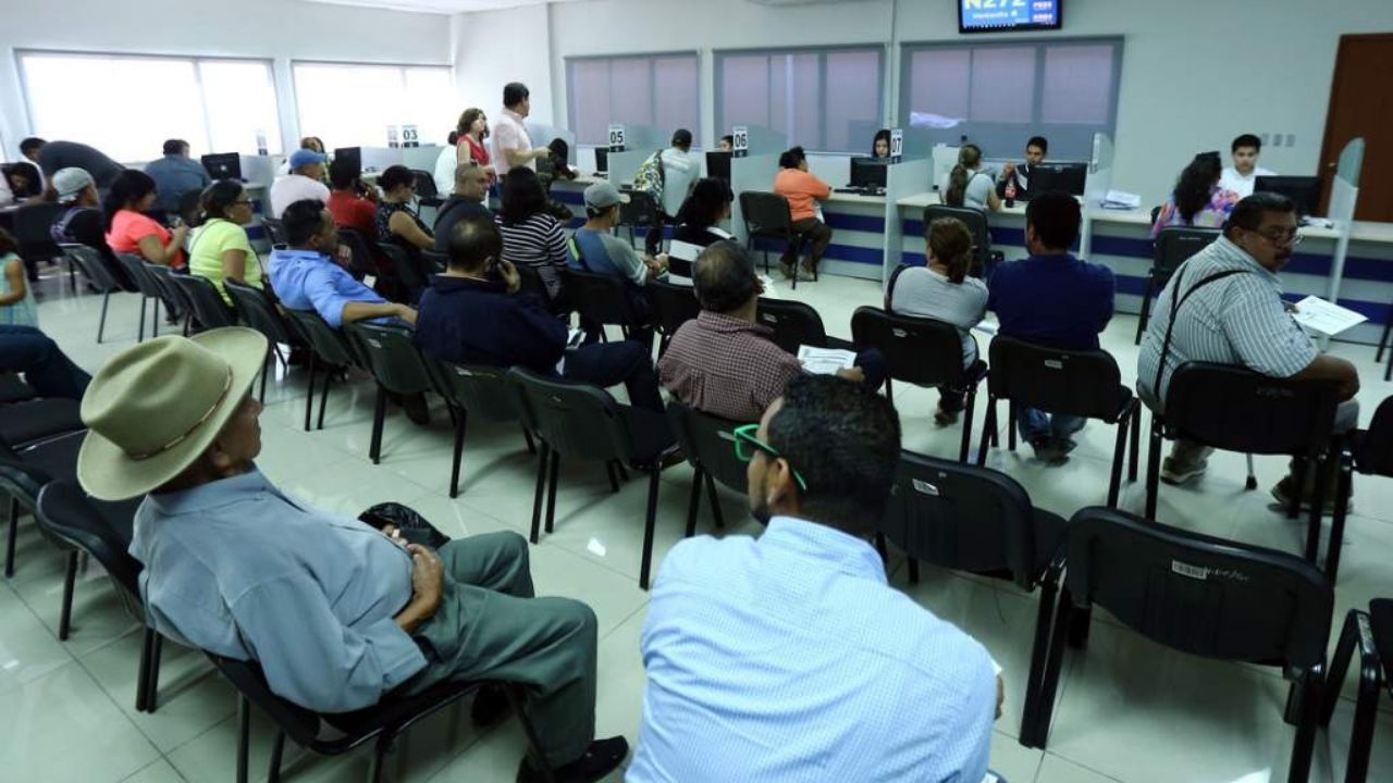 Editorial HRN: Los altos burócratas y su parasitismo en tiempos de crisis en Honduras