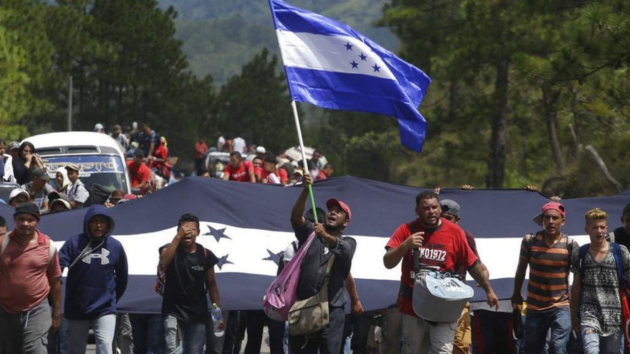 Guatemala no permitirá ingreso de hondureños que van en nueva caravana migrante