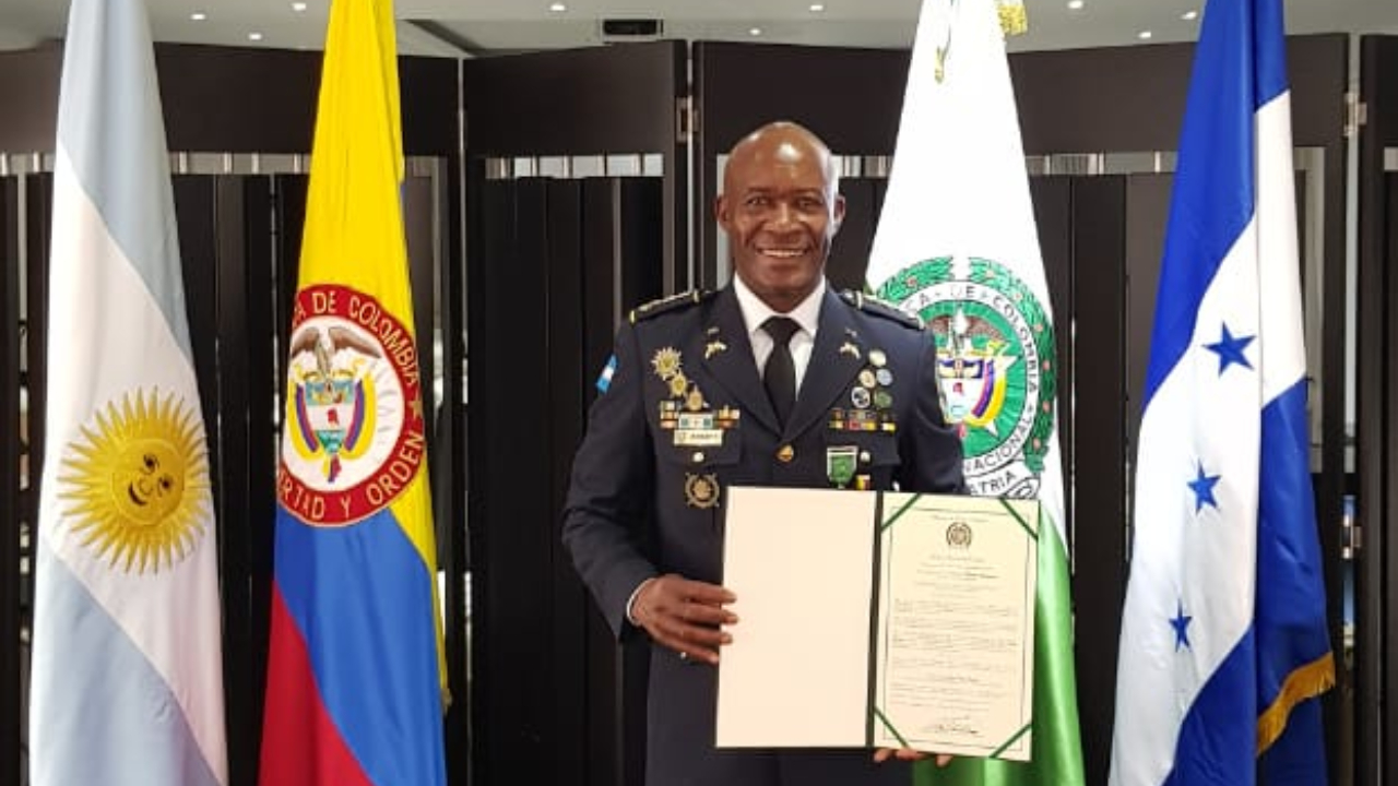 Agregado de la Policía Nacional de Honduras en Colombia fue condecorado