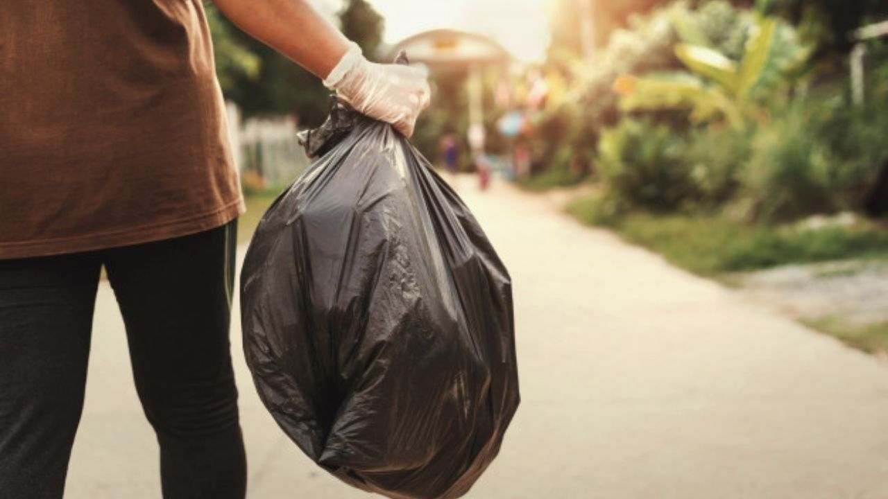 Mujer dio a luz dos veces y tiró a los bebés a la basura en Carolina del Sur, mira la insólita razón