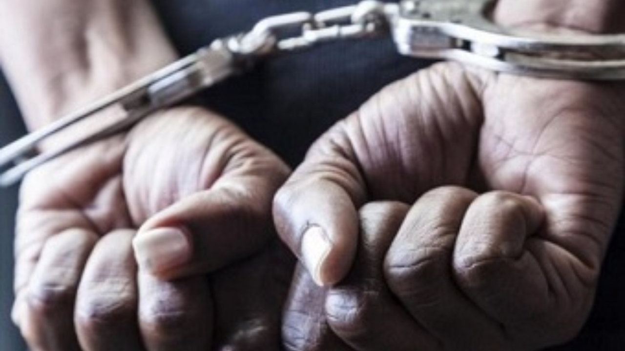 Detienen a subinspector de Policía por supuesto tráfico de drogas en Honduras