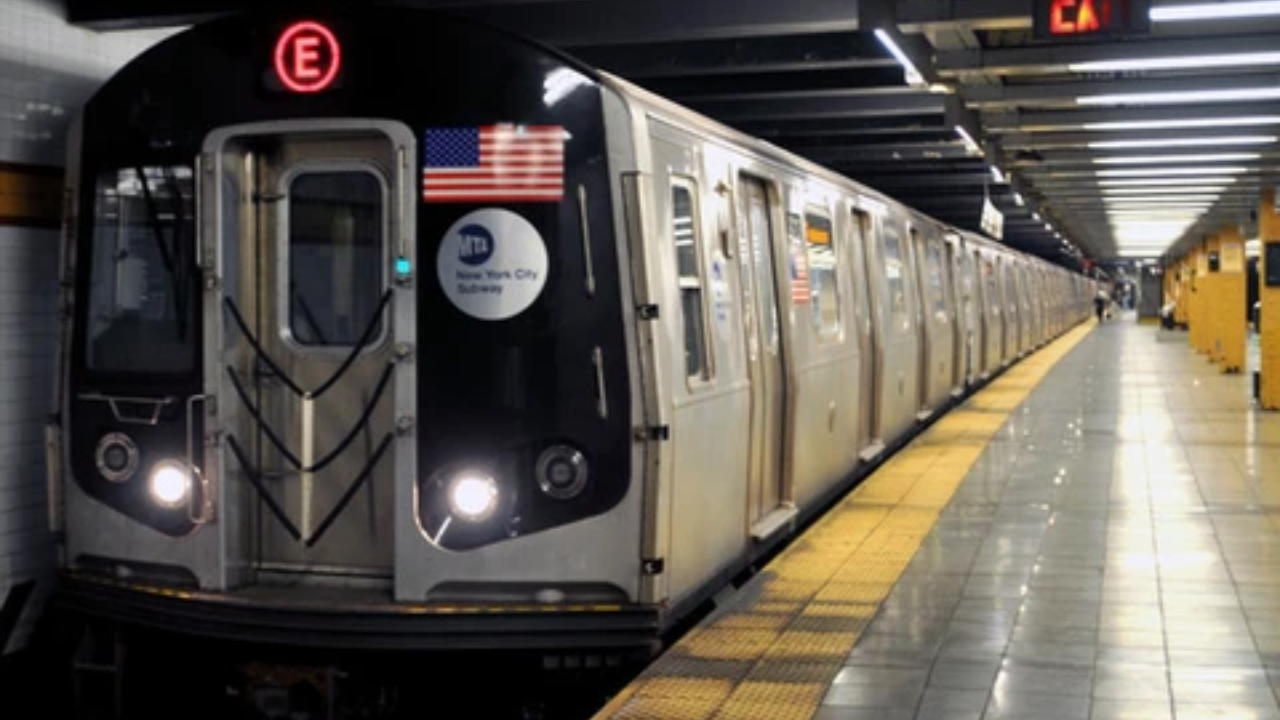 Joven con apariencia hispana es encontrada muerta en un vagón del metro de Nueva York