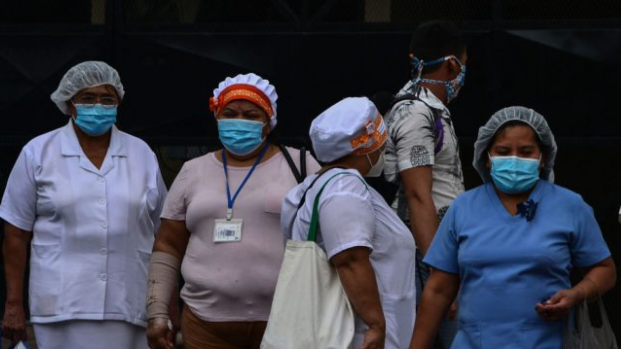 Más de 300 enfermeras trabajan como licenciadas, pero cobran como auxiliares