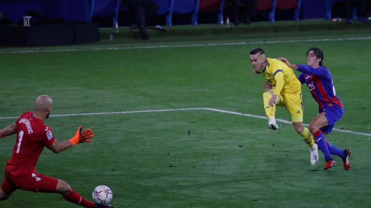 0-2. El Cádiz sigue imparable como visitante