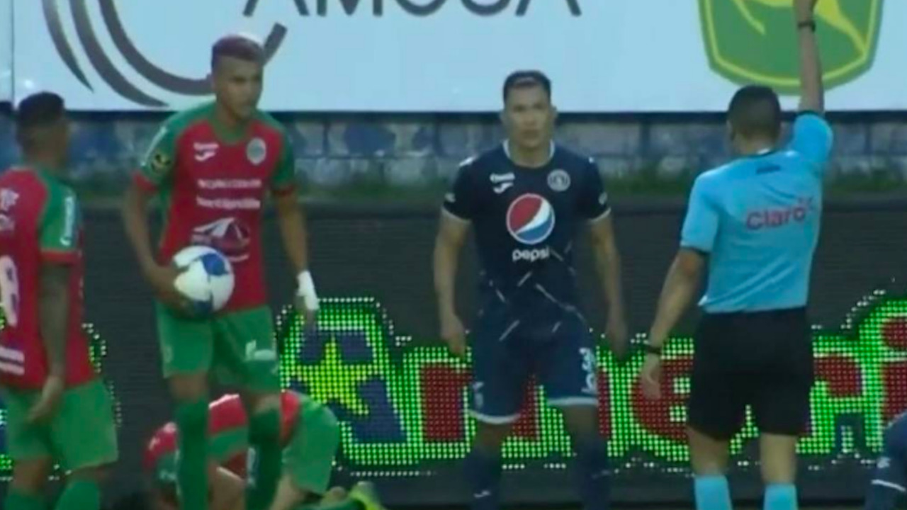 Exárbitro hondureño explota contra cuarteta arbitral del Motagua vs. Marathón: 'son unos pícaros'