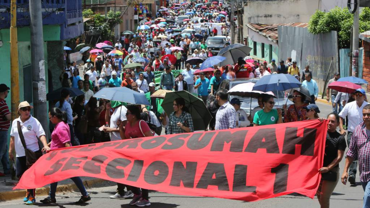 Dirigentes magisteriales piden al ministro de Educación que amplíe acuerdos para que algunos maestros ingresen a planilla