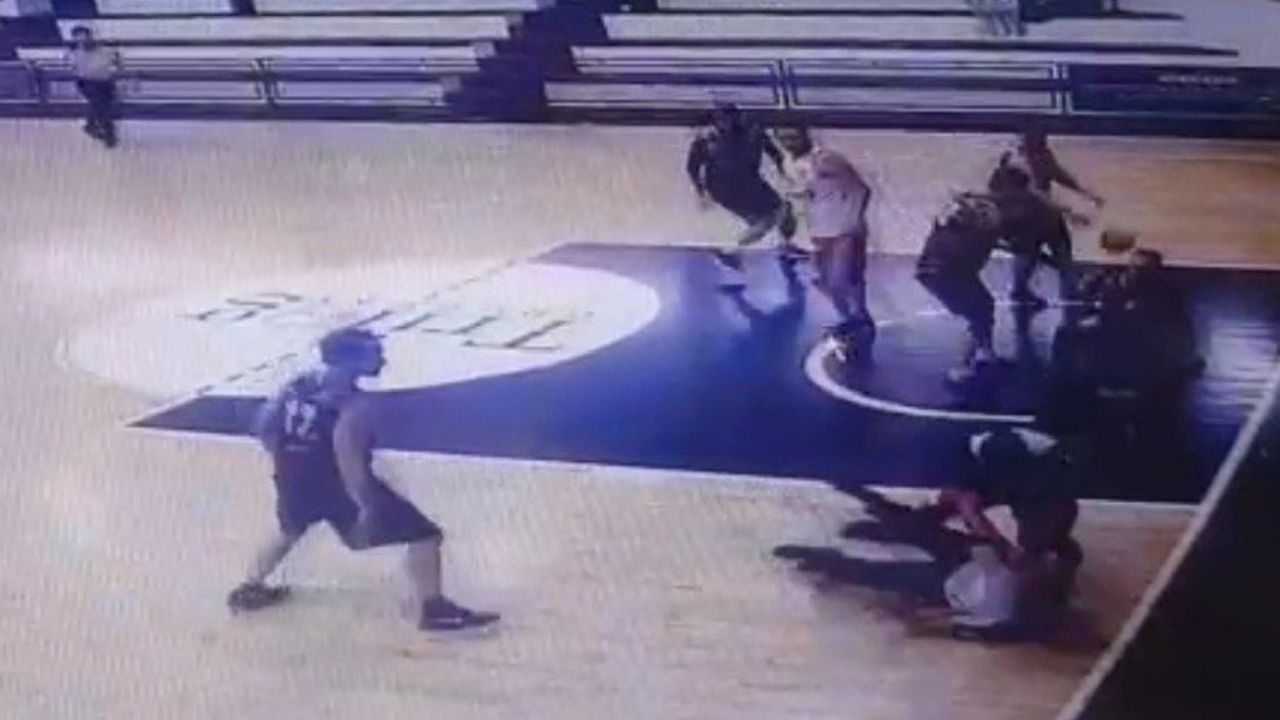 Vídeo muestra la brutal paliza que le propinó un jugador de básquetbol al árbitro
